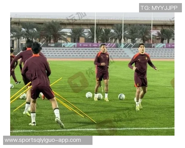 国足集训期间教练组每日短会与视频课程提升球队战术水平